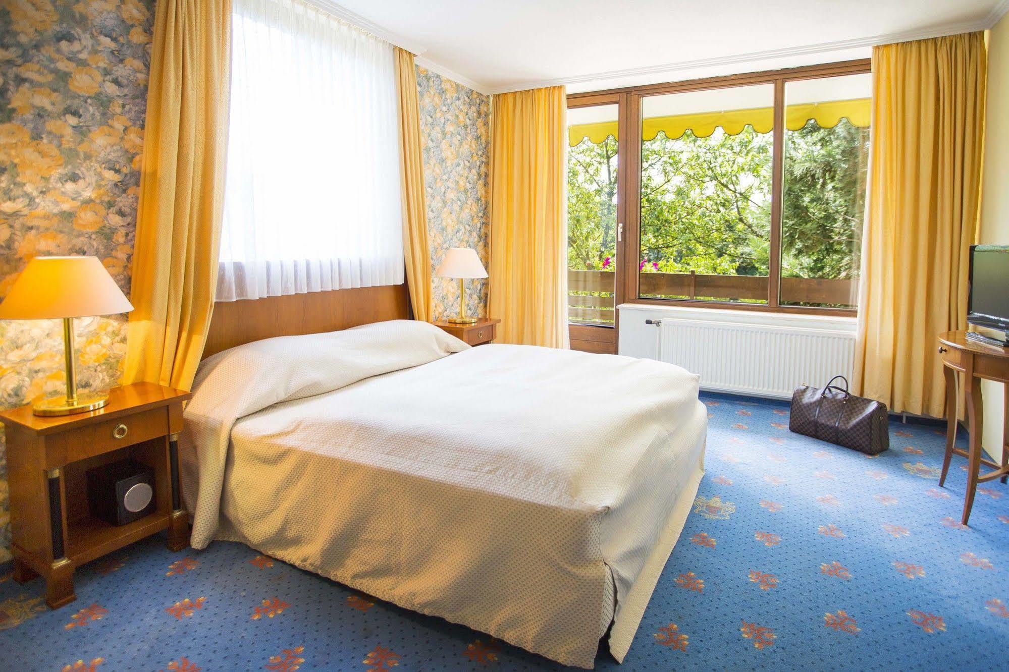 Parkhotel Maasberg Бад-Зобернхайм Экстерьер фото
